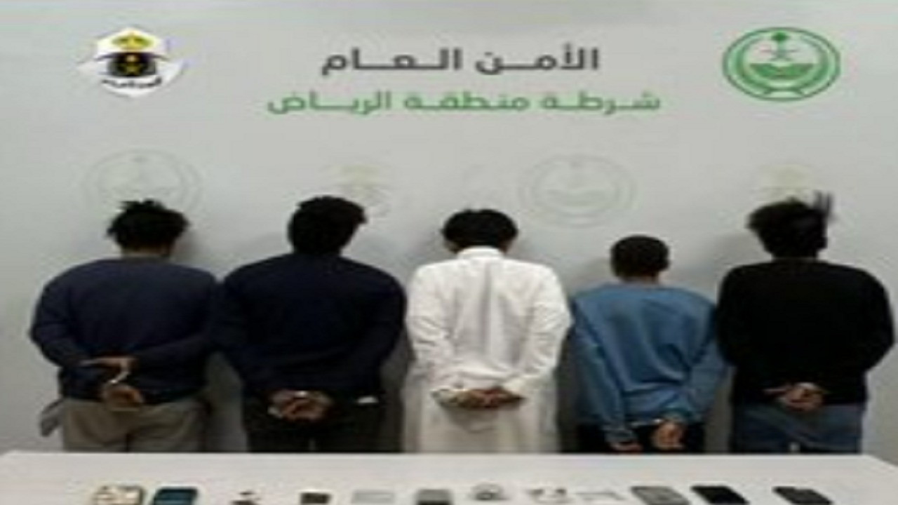 القبض على 5 مواطنين لترويجهم مواد مخدرة