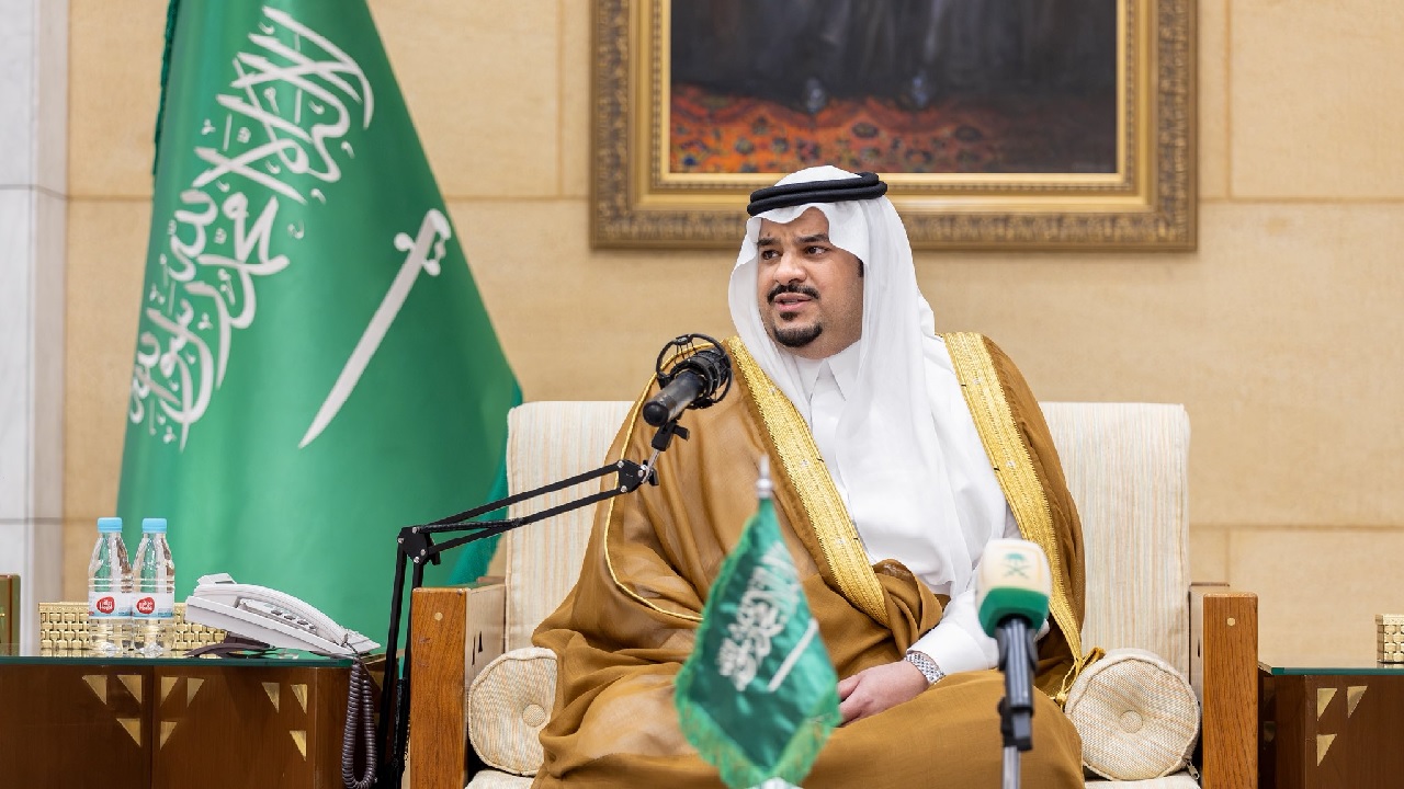 نائب أمير الرياض يكرم 69 طالبًا وطالبة لتحقيقهم الدرجة الكاملة.. فيديو
