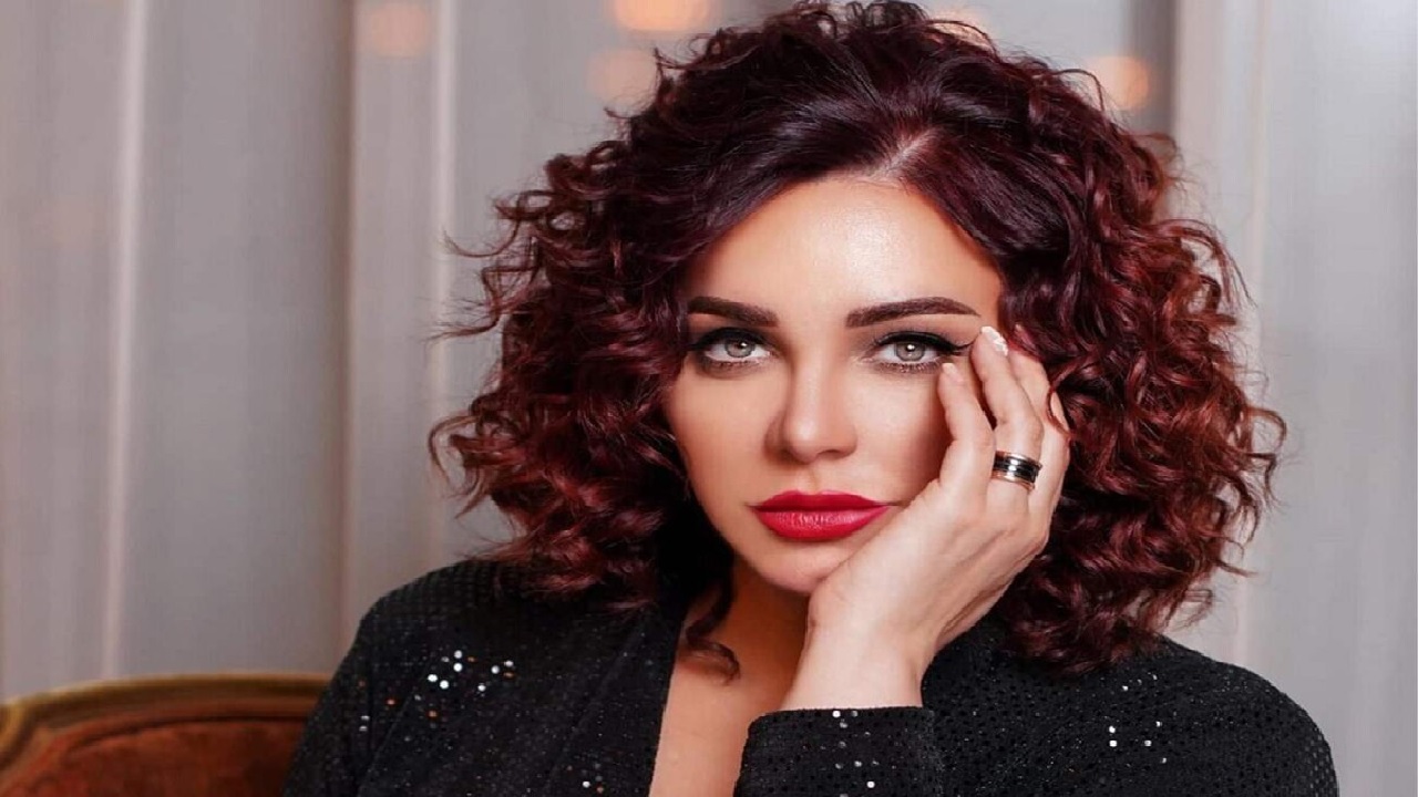 سلاف فواخرجي تحتفل بعيد ميلادها بإطلالة طفولية.. صور