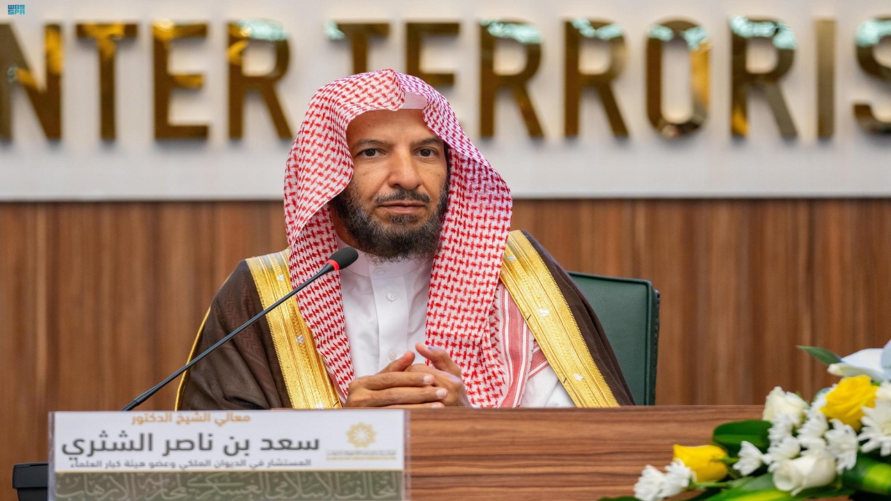 حكم صلاة المرأة في عدة أماكن في البيت .. فيديو