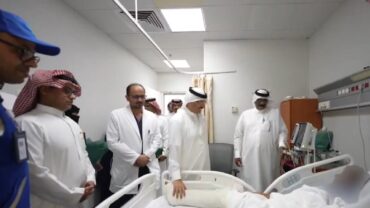 أمير عسير يزور مصابي حادث الألعاب الترفيهية.. فيديو
