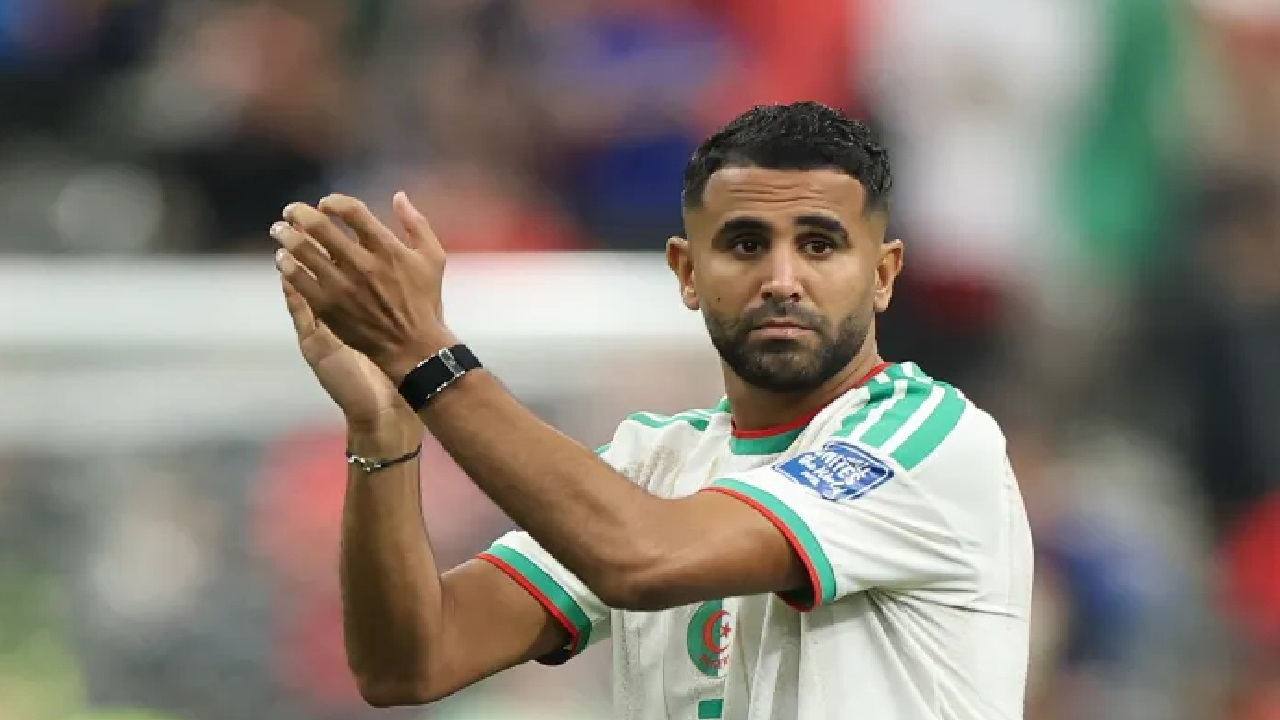 رياض محرز يعلن اعتزاله اللعب دوليا