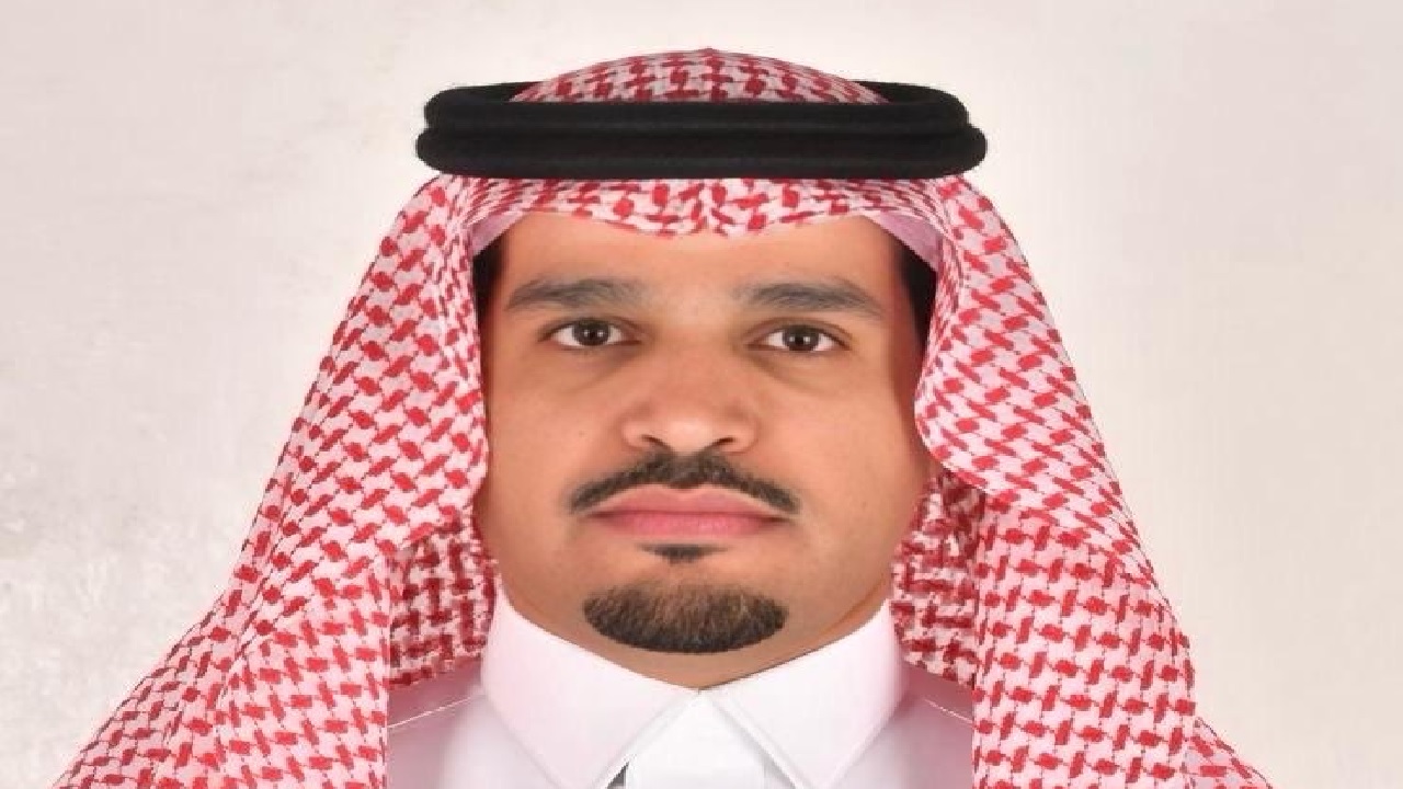معيض الرفدي يهنئ فهد الدميخي بمناسبة ترقيته إلى المرتبة الثانية عشرة