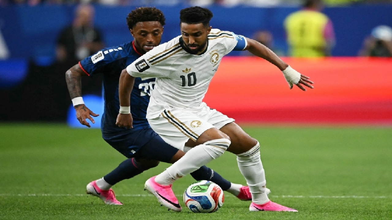 الهلال يمنح لاعبيه الدوليين إجازة 18 يومًا