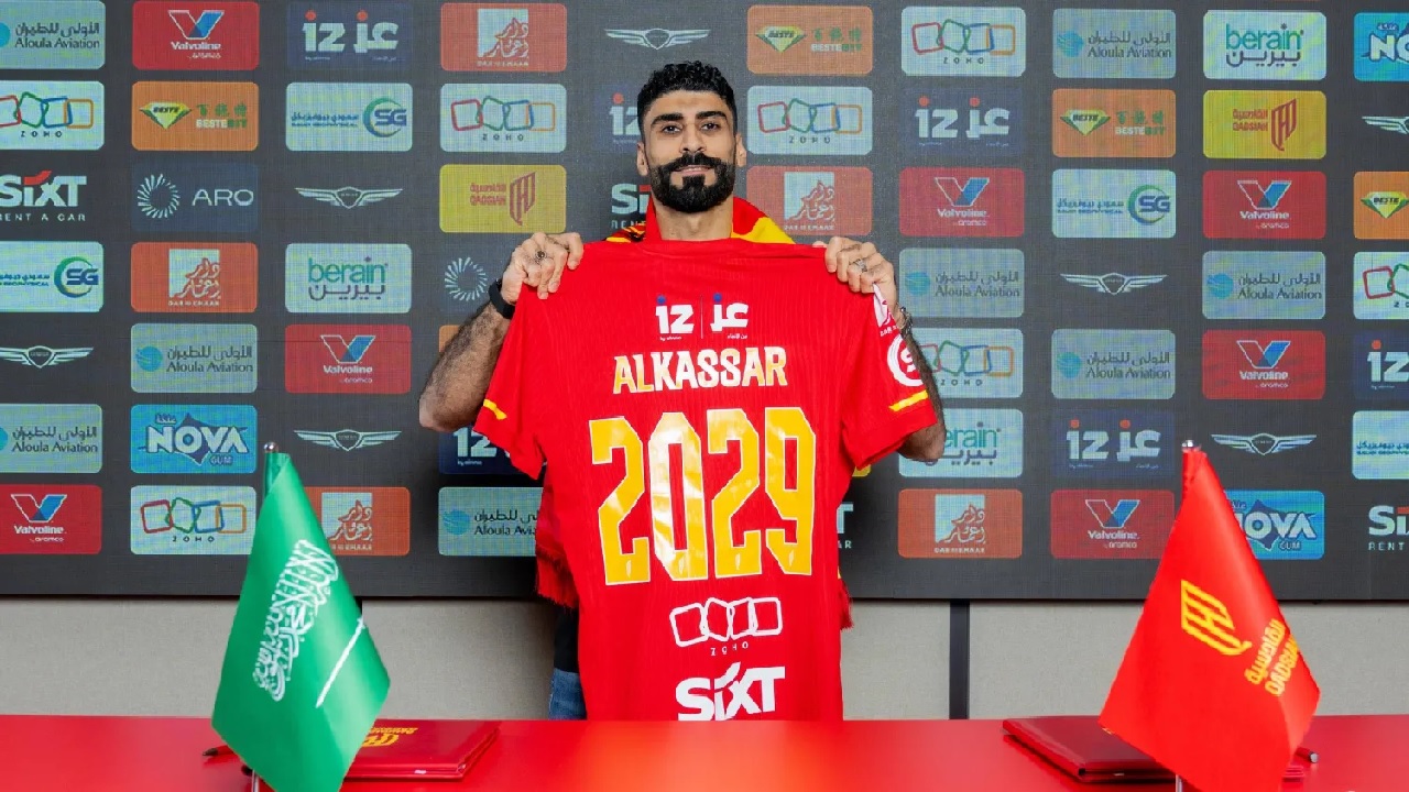 القادسية يجدد عقد الكسار حتى 2029