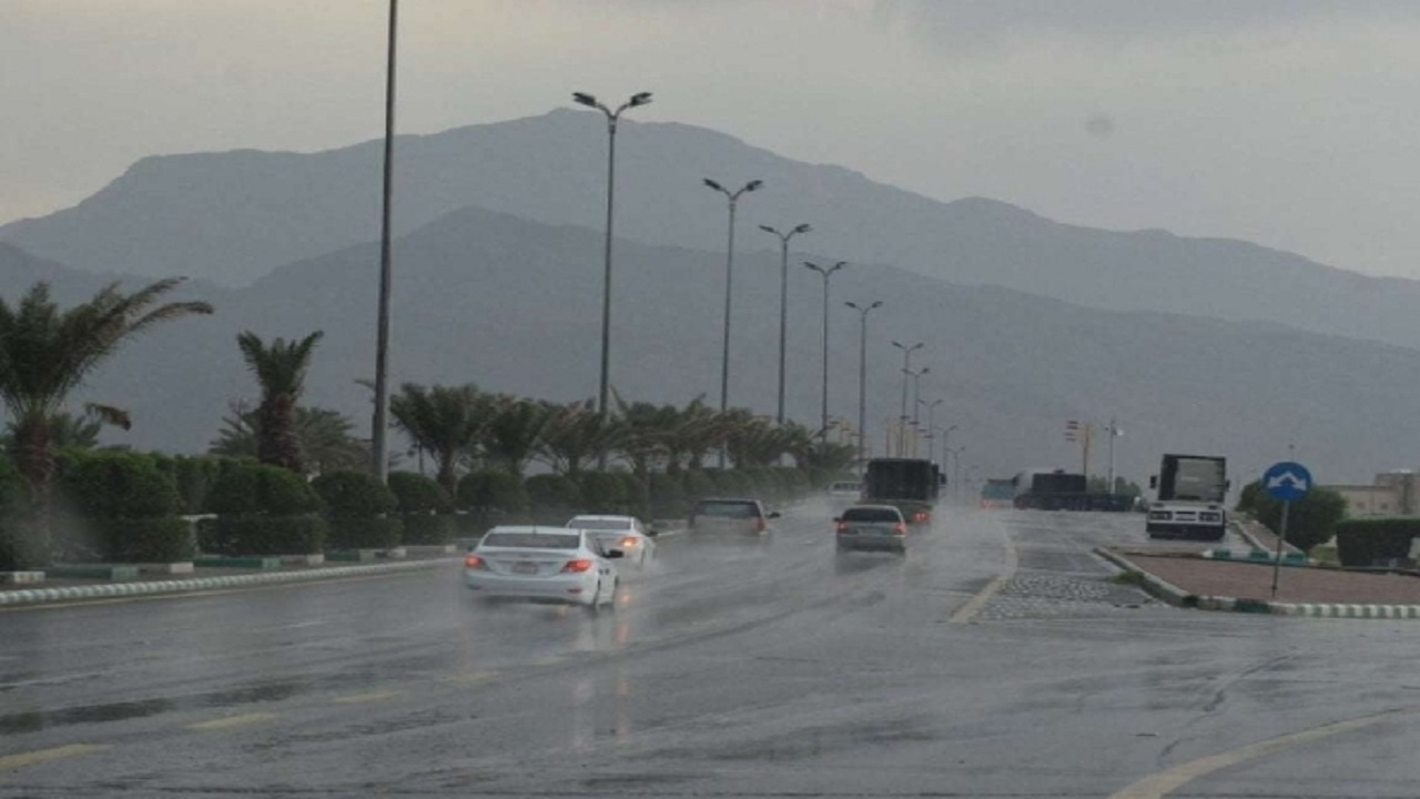 الدفاع المدني: أمطار غزيرة على عسير وندعو للحذر
