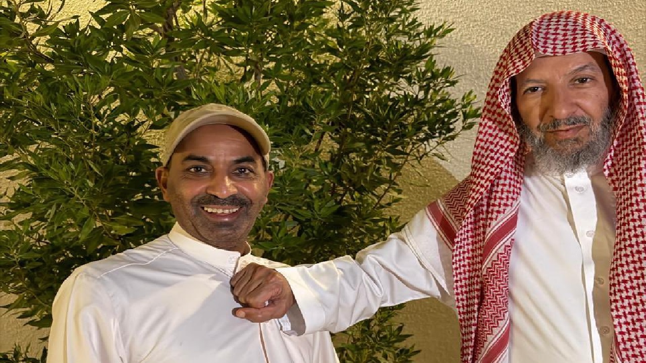 طارق العلي يشارك لقائه مع الشيخ سعد الشثري و يمازحه