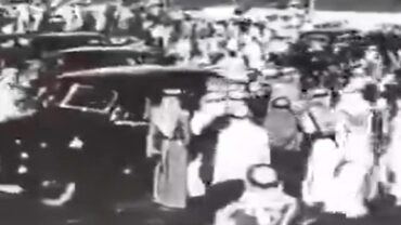 فيديو نادر لاستقبال الملك عبدالعزيز للشيخ حمد بن عيسى