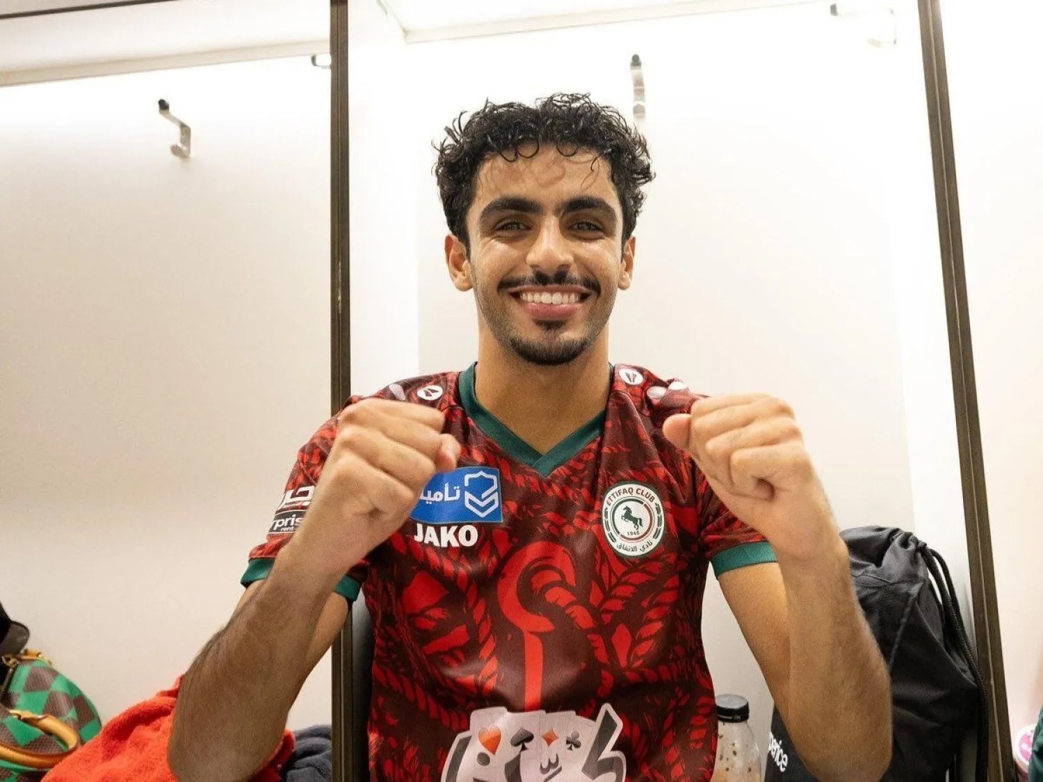 الاتفاق يمدد عقد ياسر الشمري