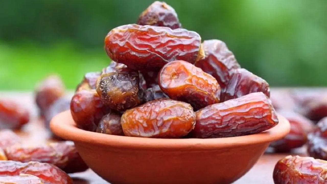 دراسة: 6 تمرات يوميًا تُسهم في تحسين وتسهيل عملية الولادة.. فيديو