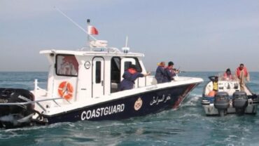 سطو مسلح يستهدف قارب بحريني يقل 3 أشخاص