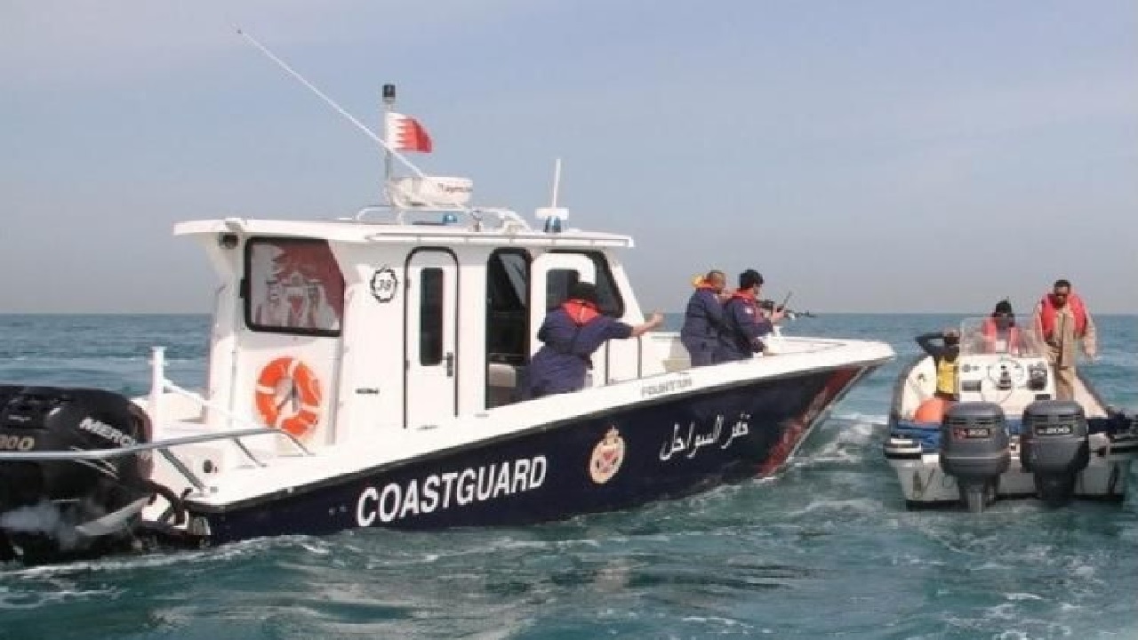 سطو مسلح يستهدف قارب بحريني يقل 3 أشخاص