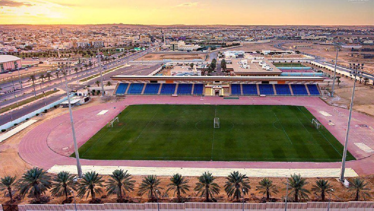 نادي الزلفي يجهز مدرجاته بنظام تبريد بالضباب المائي