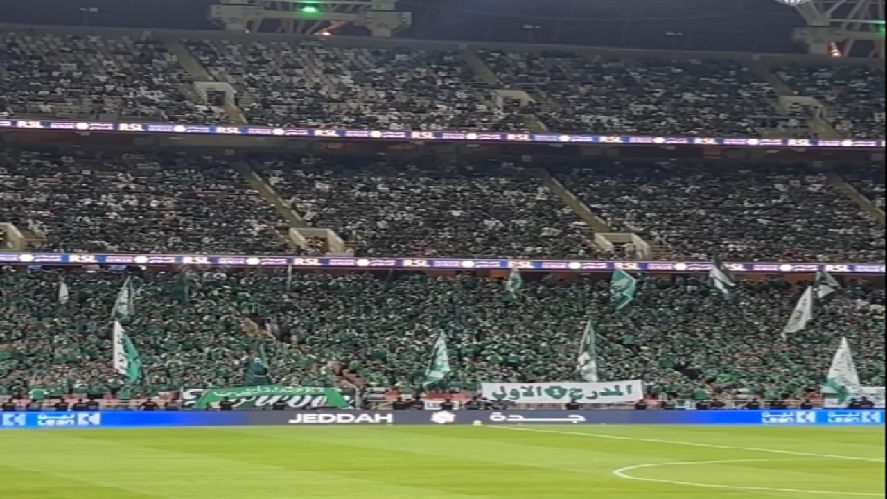 جماهير الأهلي تهتف ضد روي بيدرو وإدارة الملعب ترفع الموسيقى .. فيديو