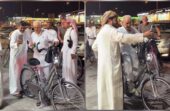 الأمير الوليد يلفت الأنظار بجولة عفوية على دراجته بالرياض.. فيديو