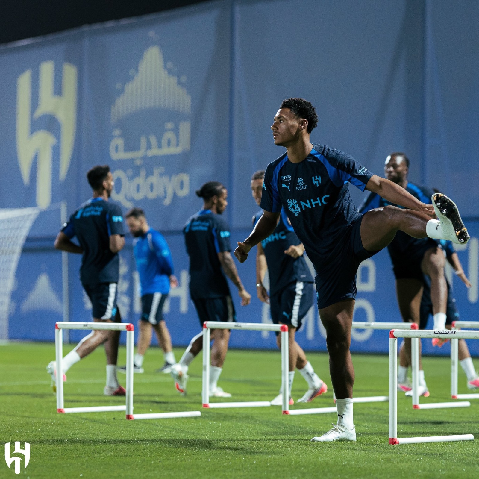 واتكينز يقود هجوم الهلال أمام الأهلي .. فيديو