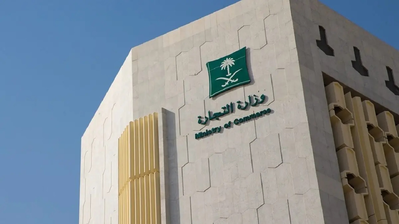 التجارة توقف وكالة سيارات عن الاستيراد وتغرمها 8 مليون ريال