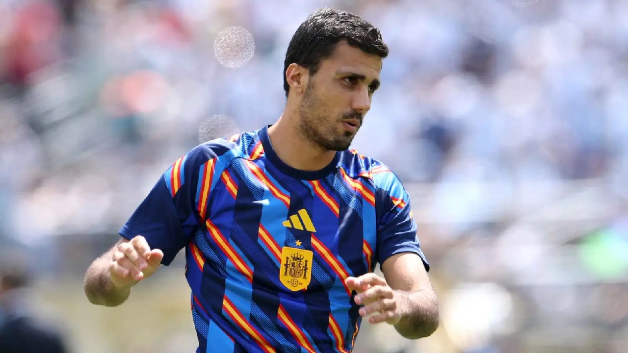 برشلونة يحسم اتفاقه مع مانشستر سيتي لضم رودري
