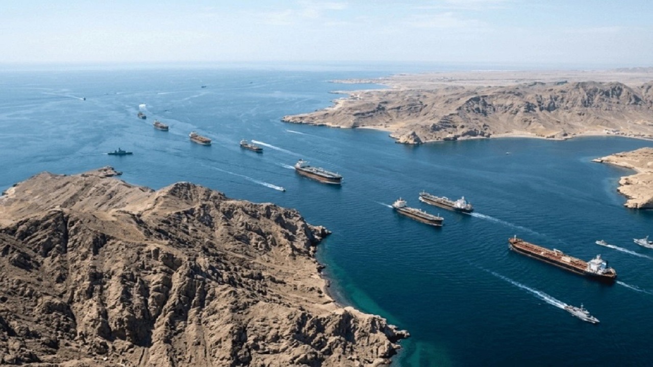 إيران وعُمان تتفقان على مسار جديد في مضيق هرمز