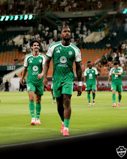 الأهلي يمطر شباك أبها برباعية