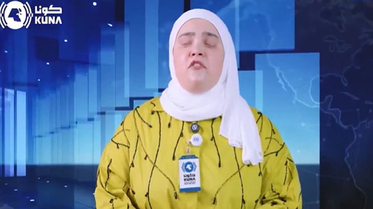 مذيعة كويتية كفيفة تخطف الأنظار بأدائها الاحترافي للنشرة الإخبارية .. فيديو