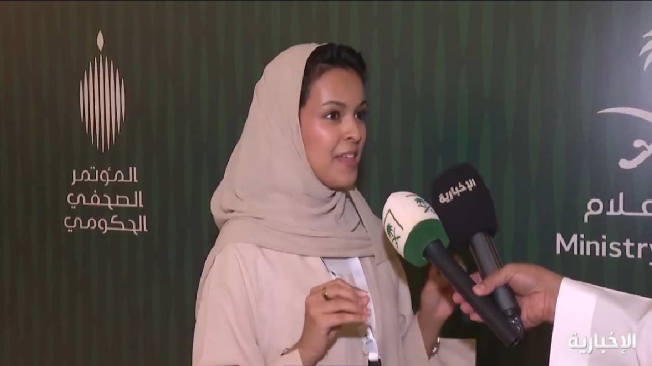 طالبة موهبة : حضوري المؤتمر الصحفي الحكومي تجربة استثنائية .. فيديو