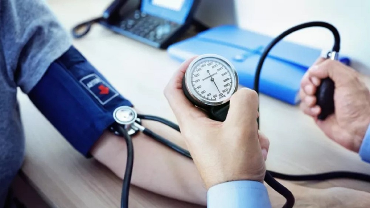 خطأ شائع يرتكبه البعض عند قياس الضغط