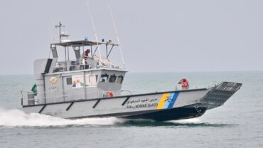 حرس الحدود بمنطقة جازان ينقذ مواطنًا تعرض لوعكة صحية في عرض البحر