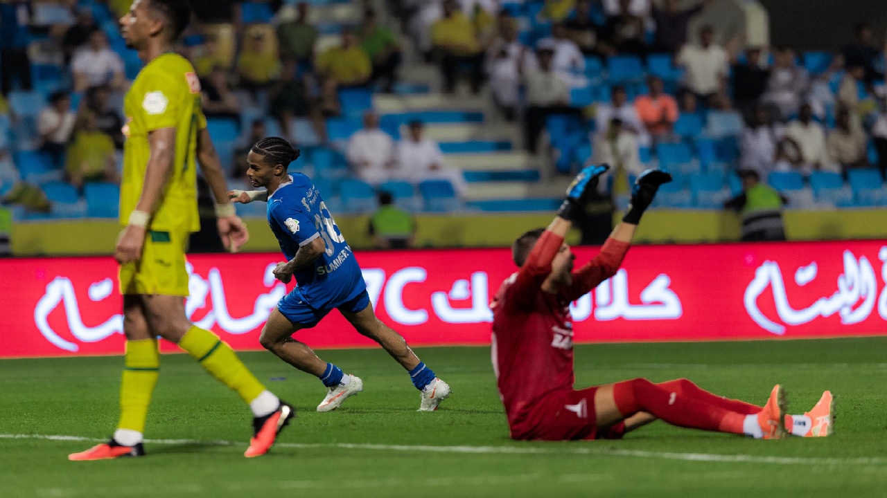الهلال يمطر شباك الخليج بخماسية