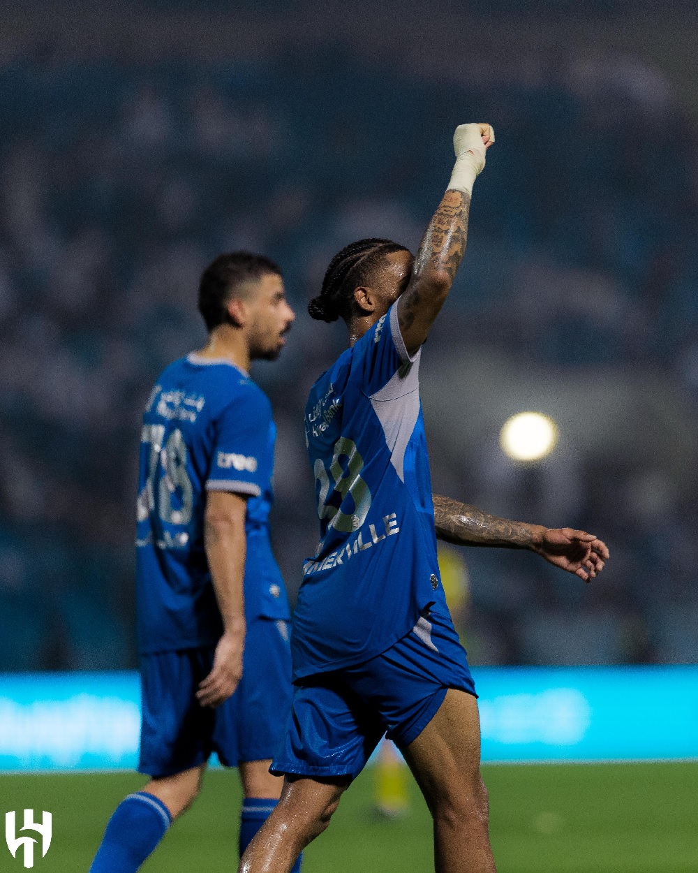 الهلال يمطر شباك الخليج بخماسية