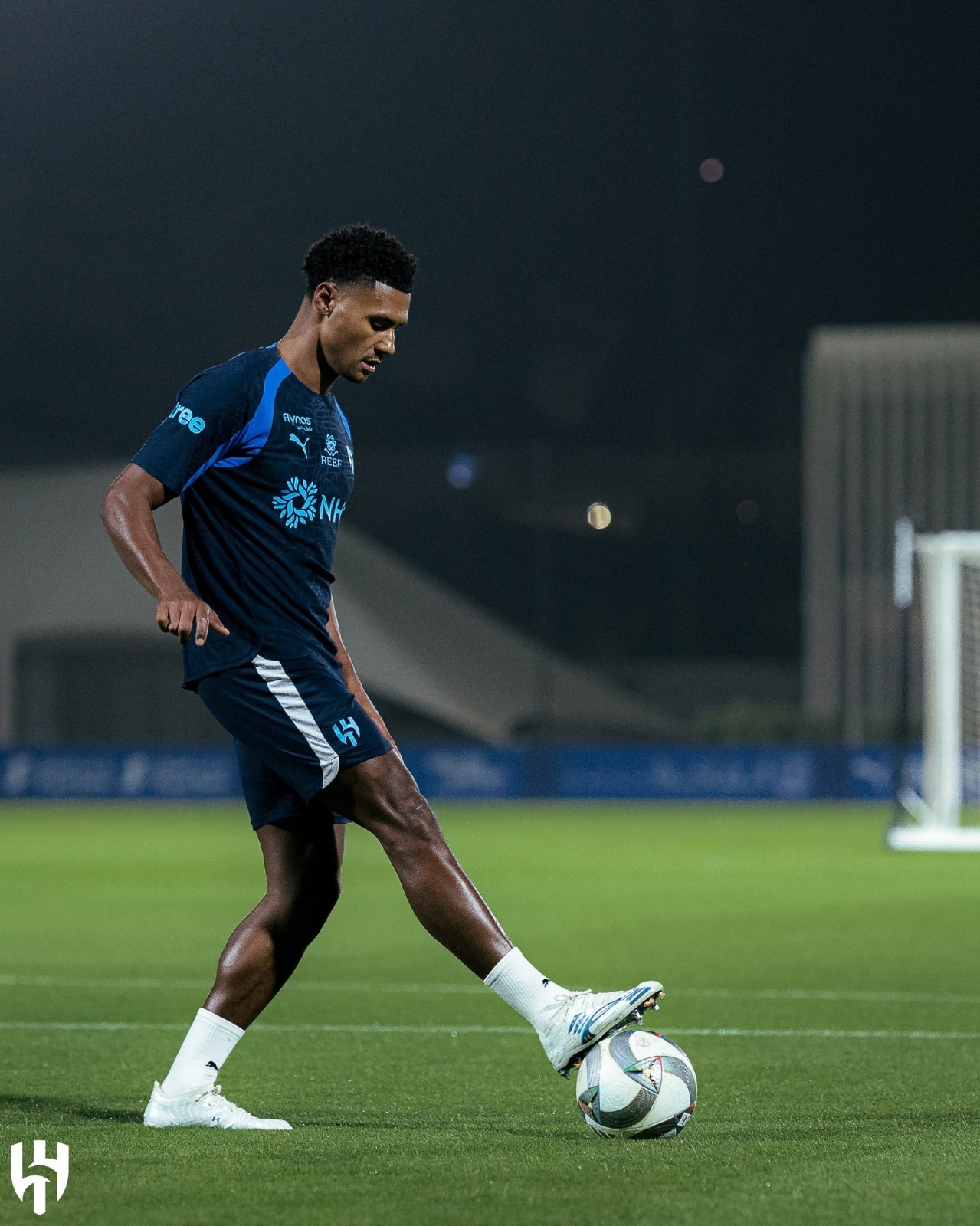 واتكينز يقود هجوم الهلال أمام الأهلي .. فيديو
