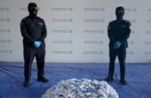 الجمارك تحبط تهريب 58.6 كيلو غرام من الميثامفيتامين مخبأة في إرسالية أحذية رجالية