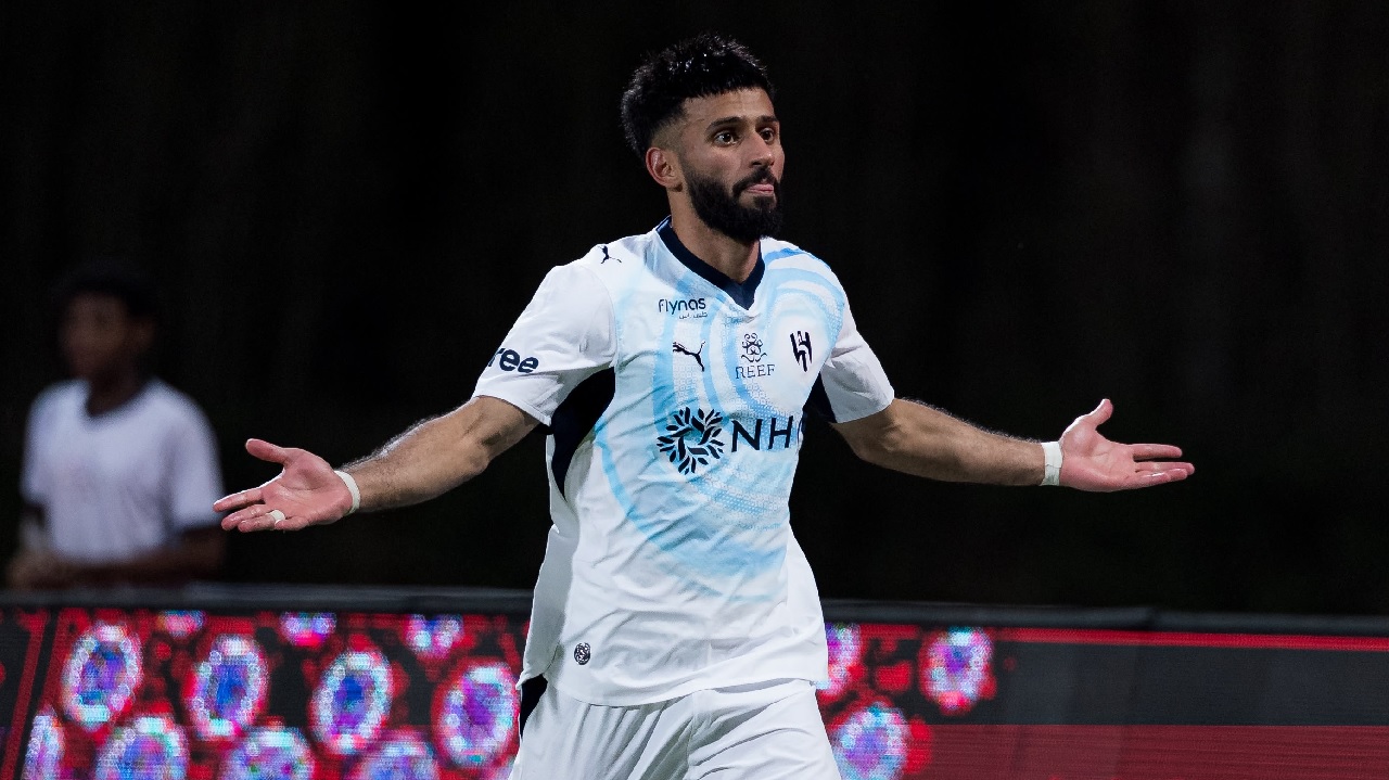 سلطان مندش يحصد جائزة رجل مباراة الهلال والفيحاء
