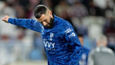 الهلال يكشف التطورات الطبية لبنزيما وتمبكتي