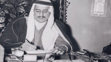 صورة نادرة للملك سلمان بن عبدالعزيز بعمر 20 عامًا