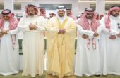 نائب أمير الرياض يؤدي صلاة الميت على محمد المطيري..صور