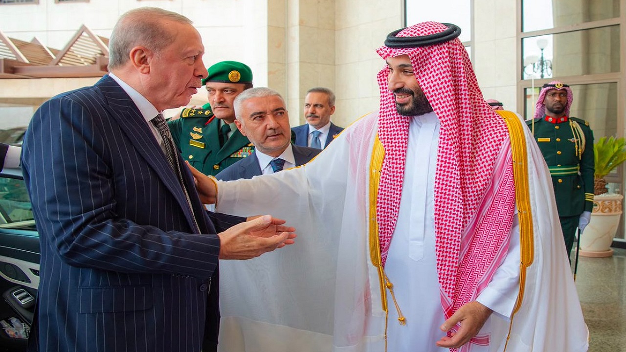 ولي العهد يستقبل أردوغان ورئيس الوزراء الباكستاني.. فيديو وصور