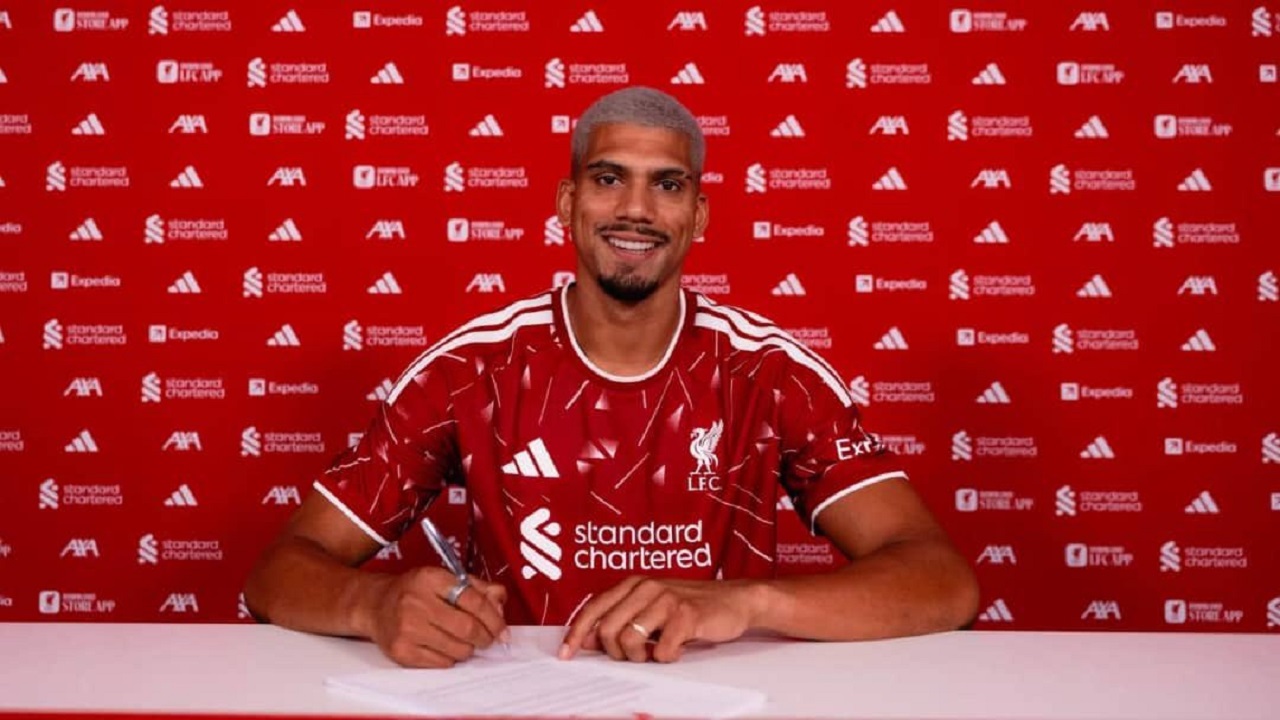 ليفربول يتعاقد مع الأوروغوياني رونالد أراوخو