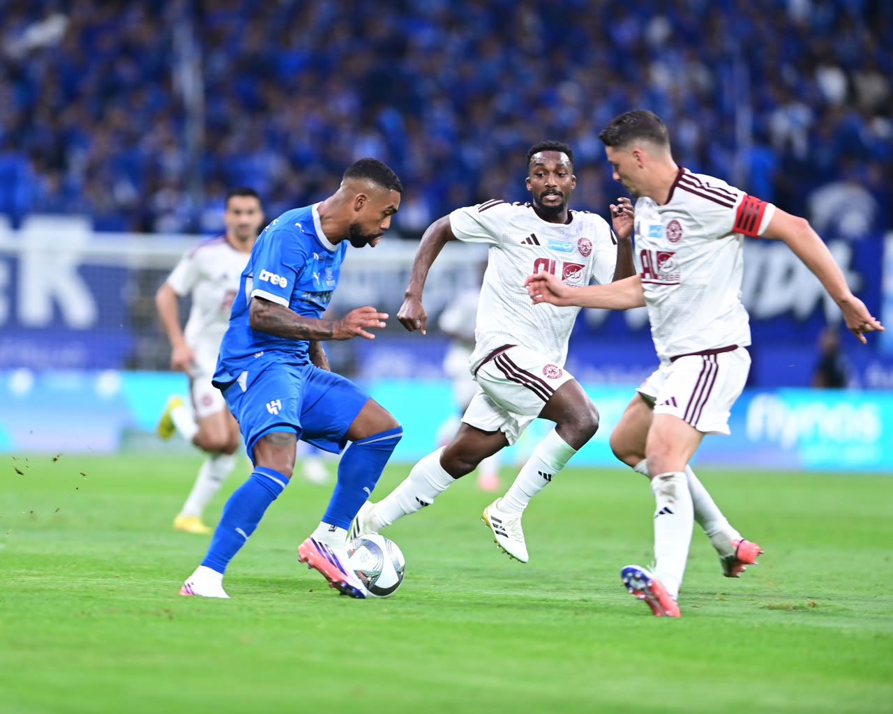 الهلال يمطر شباك الفيصلي برباعية..صور
