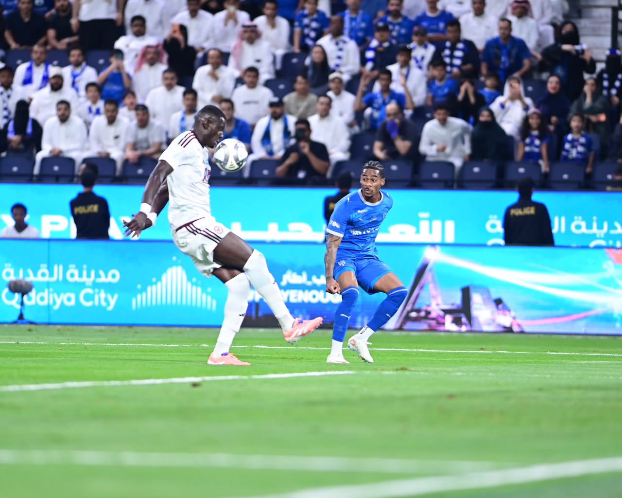 الهلال يمطر شباك الفيصلي برباعية..صور