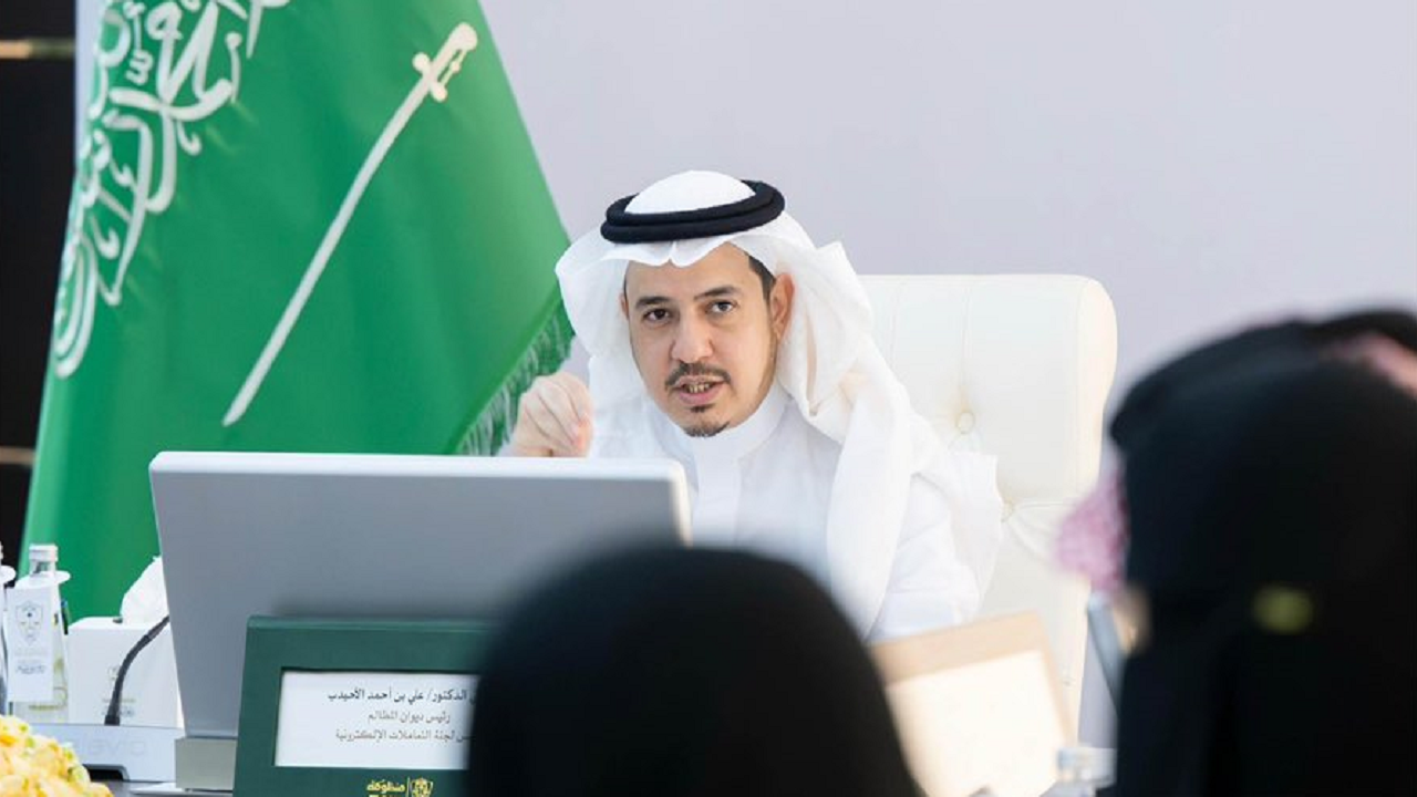 رئيس ديوان المظالم يناقش تطوير المنصة الرقمية الموحدة في اجتماع لجنة التعاملات الإلكترونية