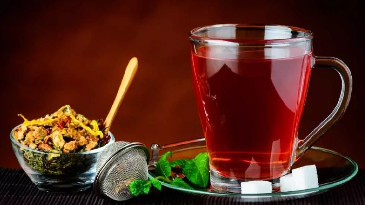 الخضيري: لا صحة لفيديو يزعم أن الشاي المر بدون سكر يضر الكبد