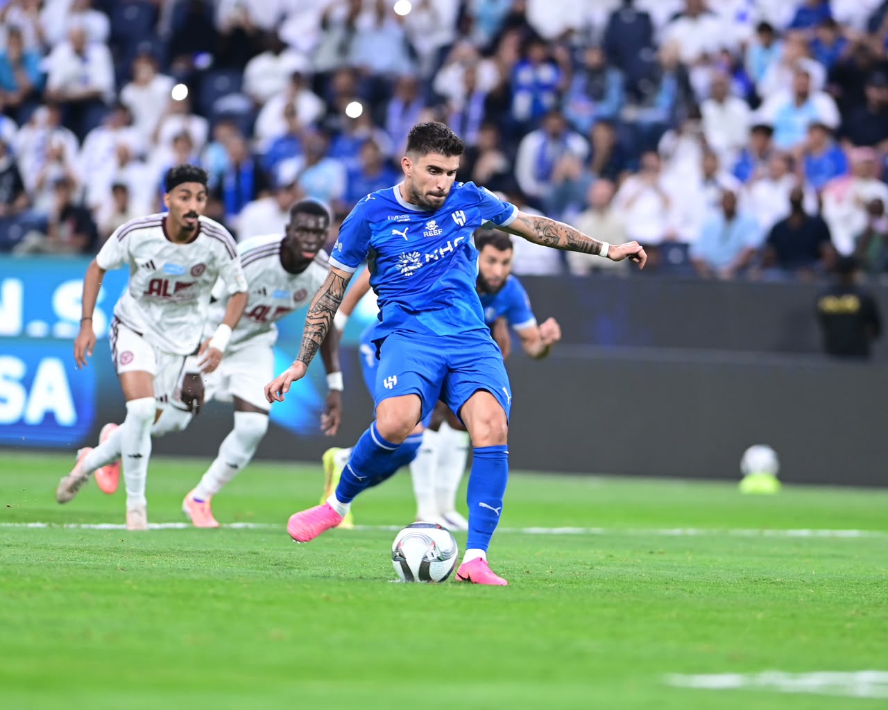 الهلال يمطر شباك الفيصلي برباعية..صور