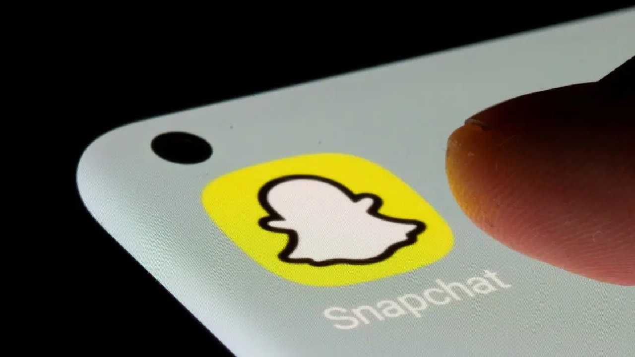 السبع يكشف طريقة حفظ الذكريات في سناب شات قبل حذفها .. فيديو