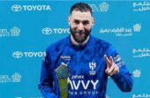 كريم بنزيما: أنا باقٍ في الهلال