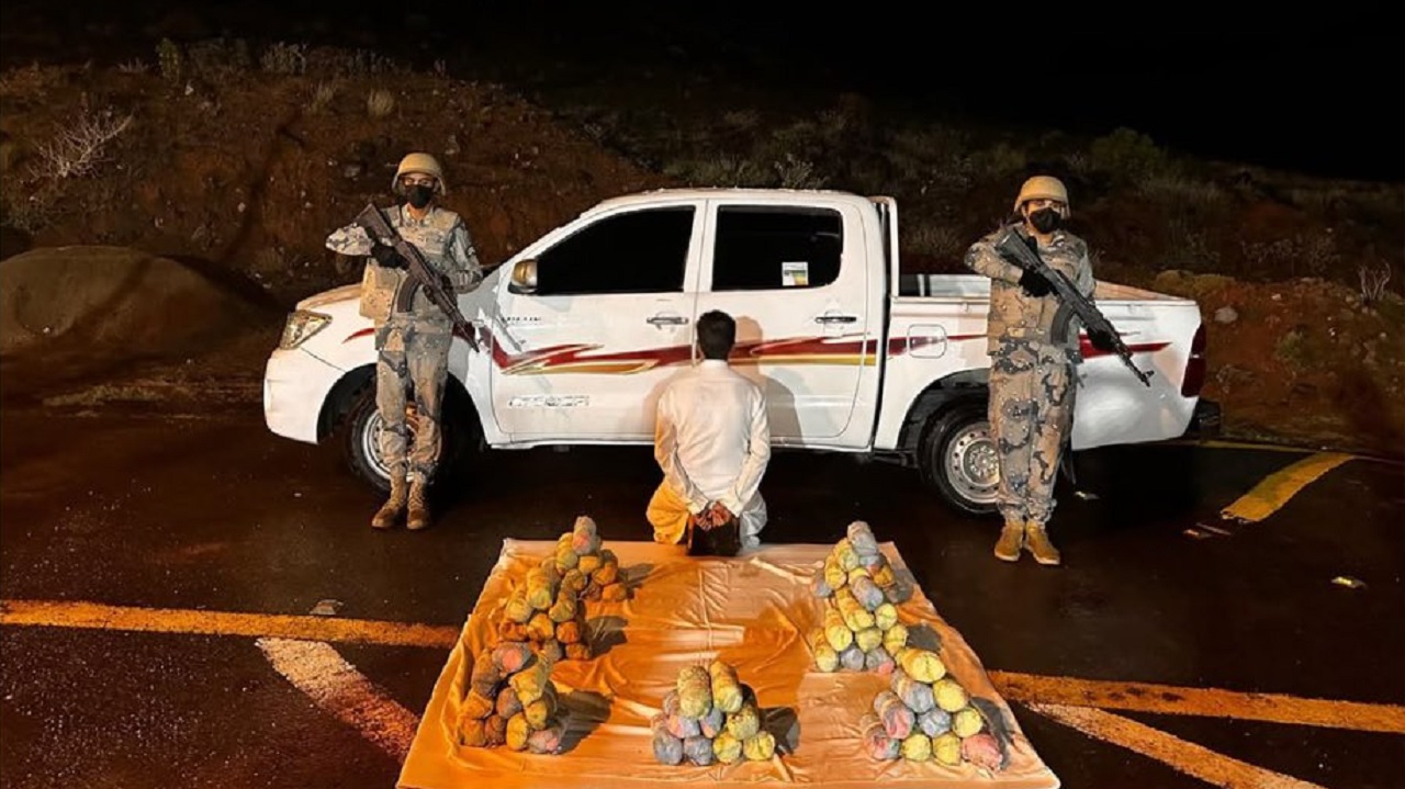 ضبط مواطن بحوزته 23 كيلوجرامًا من القات بعسير