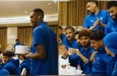 لاعبو الهلال يحتفلون بمولودة محمد محزري .. فيديو