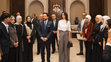 ولي العهد الأردني والأميرة رجوة يستقبلان أوائل الثانوية العامة