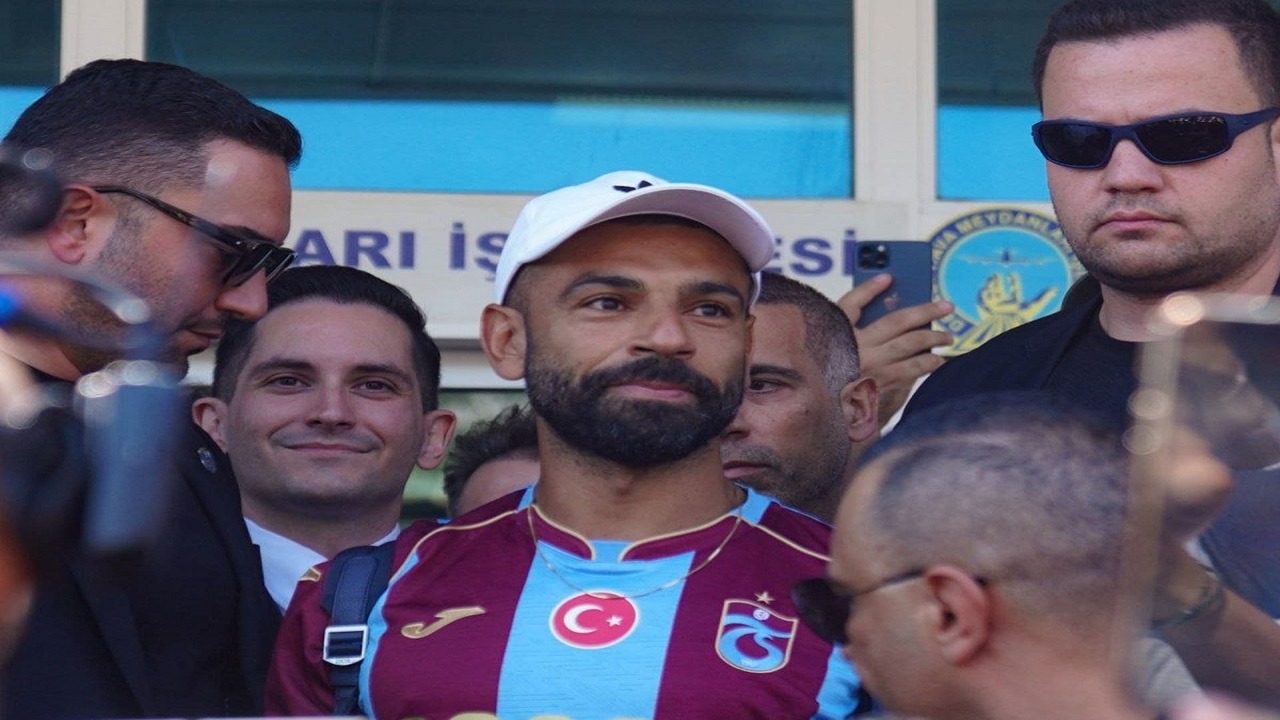 محمد صلاح يعلق على توقيعه لطرابزون سبور