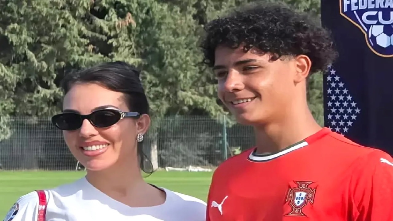 ردة فعل جورجينا بعد سماع كريستيانو جونيور يناديها أمي .. فيديو